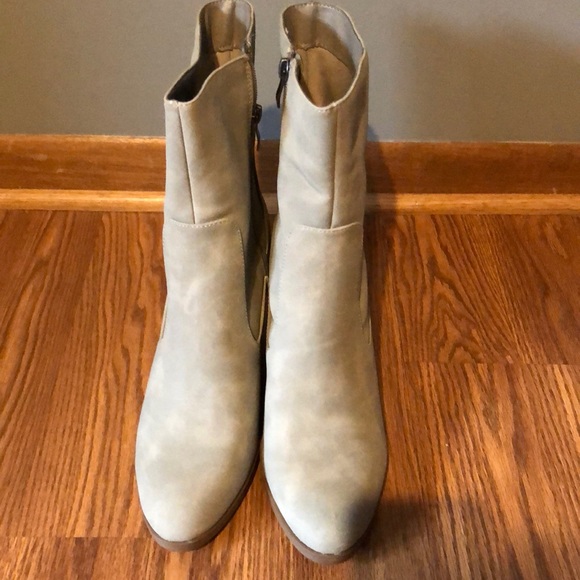 Maurices Shoes - BRAND NEW WOMANS MID ANKLE BOOT SIZE 9.5